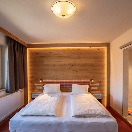 Hoelzl Bed & Breakfast Нойкирхен-ам-Гросфенедигер Экстерьер фото