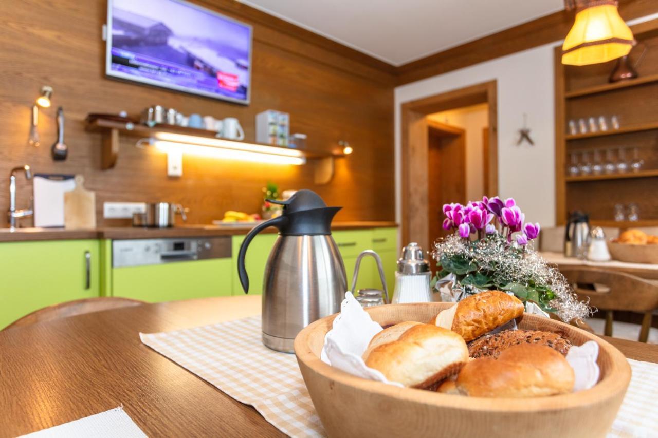 Hoelzl Bed & Breakfast Нойкирхен-ам-Гросфенедигер Экстерьер фото
