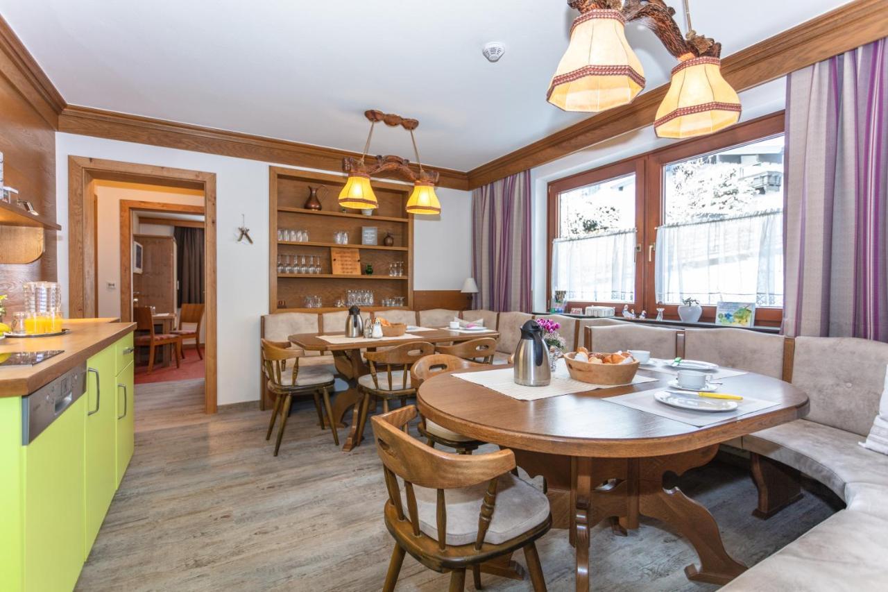 Hoelzl Bed & Breakfast Нойкирхен-ам-Гросфенедигер Экстерьер фото