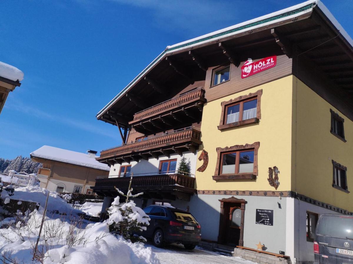 Hoelzl Bed & Breakfast Нойкирхен-ам-Гросфенедигер Экстерьер фото