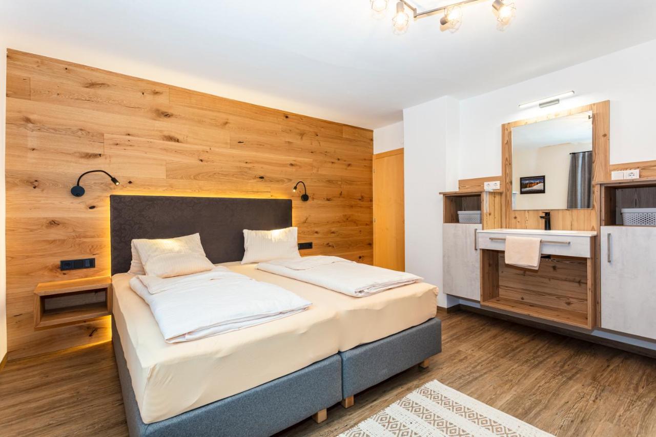 Hoelzl Bed & Breakfast Нойкирхен-ам-Гросфенедигер Экстерьер фото