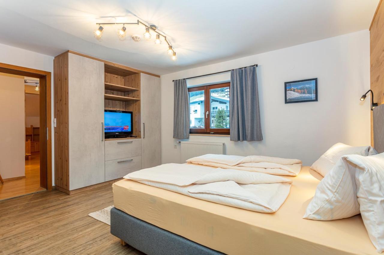 Hoelzl Bed & Breakfast Нойкирхен-ам-Гросфенедигер Экстерьер фото